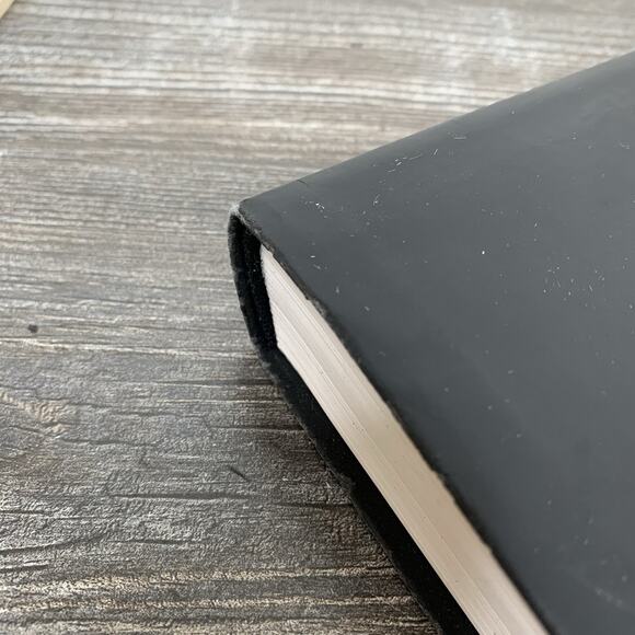 Zondervan Holy Bible NIV ReadEasy Black Italian Duo-tone - Picture 12 of 13